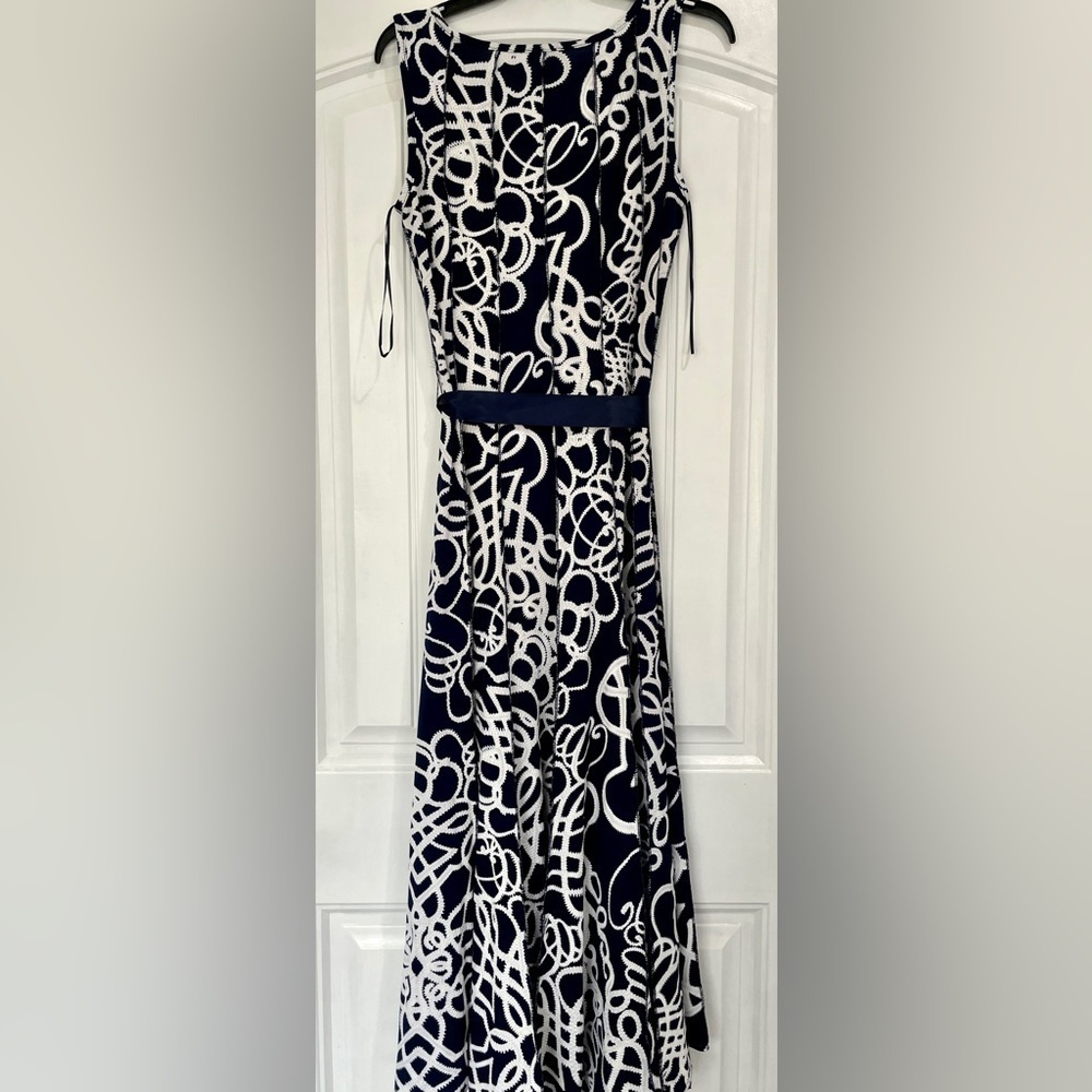 Haani Midi Dress L Blue & White Swirls Textured Belted Stretch Flows NWOT